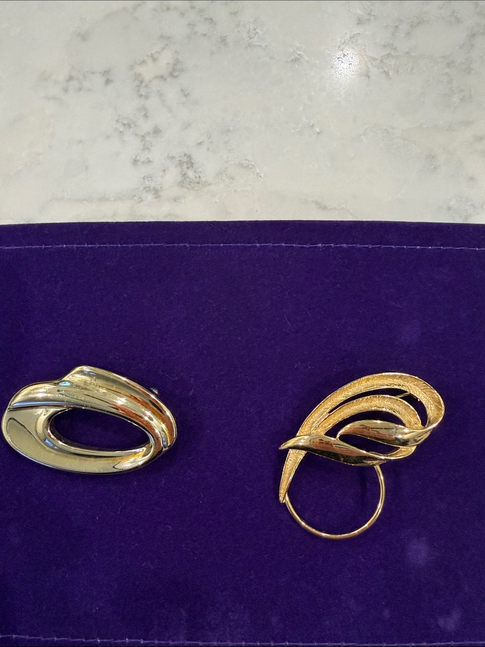 Gold Tone Abstract Swirl Brooch Set - Women Jewelry